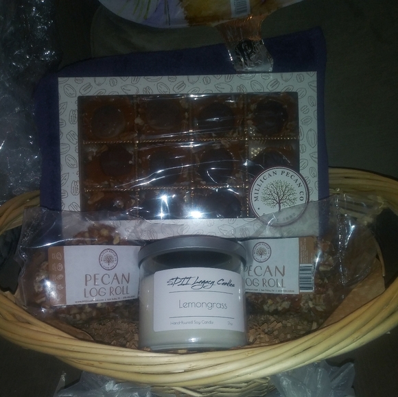 Turtle and Pecan Log Roll Basket - Picture 2 of 2